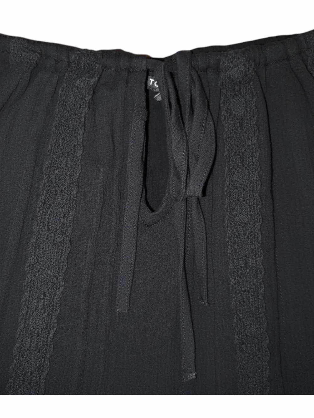 Torrid Plus Size - Crinkle Gauze Flutter
Sleeve Top -Tie Neck-Size 3X - Picture 10 of 10